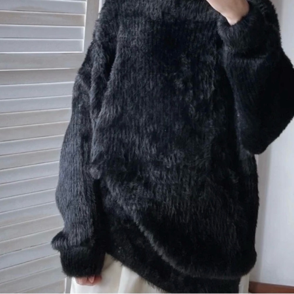 Aritzia Wilfred Montpellier Fuzzy Sweater